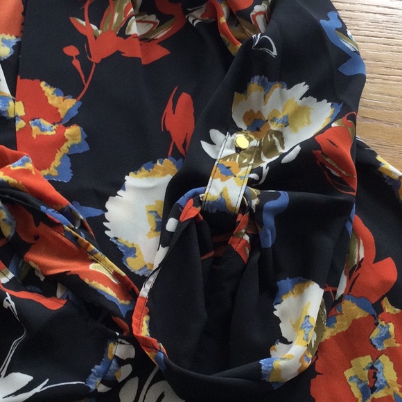 Floral & Ivy women’s plus summer blouse. Silky cool polyester floral. 2X - Picture 8 of 9